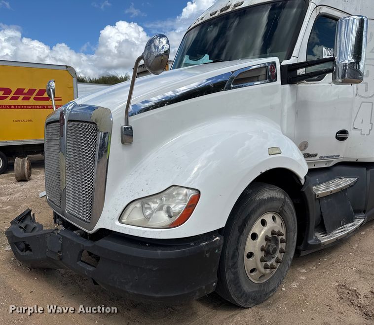 image for item YA1016 2016 Kenworth T680 semi truck