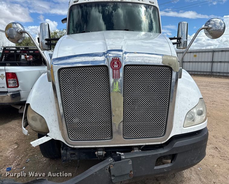 image for item YA1016 2016 Kenworth T680 semi truck