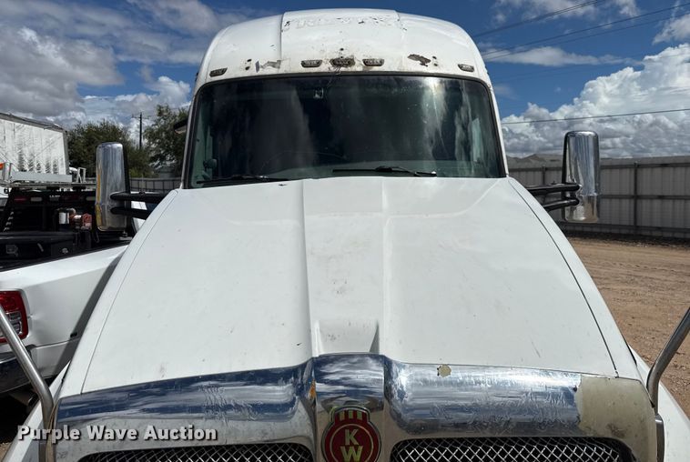 image for item YA1016 2016 Kenworth T680 semi truck