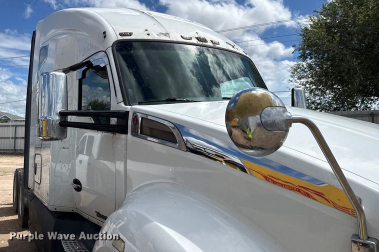 image for item YA1016 2016 Kenworth T680 semi truck