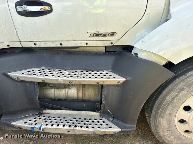 image for item YA1016 2016 Kenworth T680 semi truck