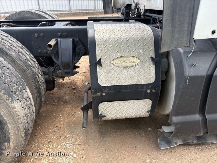 image for item YA1016 2016 Kenworth T680 semi truck