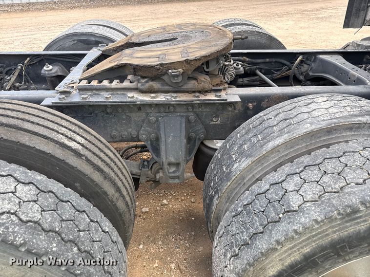 image for item YA1016 2016 Kenworth T680 semi truck