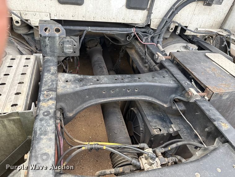 image for item YA1016 2016 Kenworth T680 semi truck