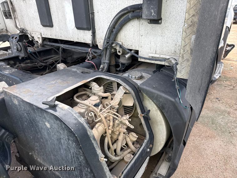 image for item YA1016 2016 Kenworth T680 semi truck