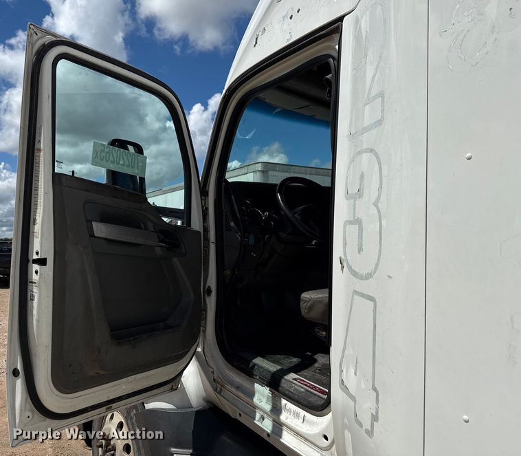 image for item YA1016 2016 Kenworth T680 semi truck