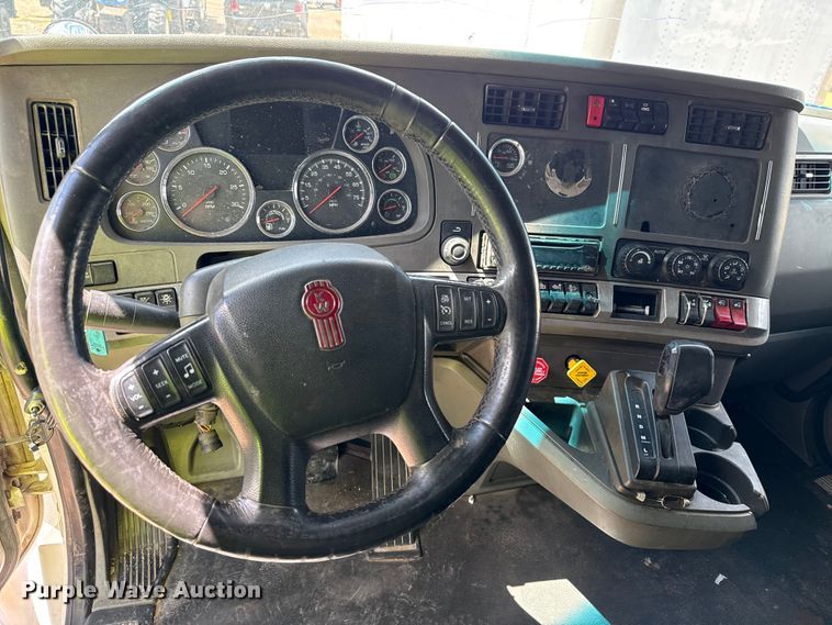 image for item YA1016 2016 Kenworth T680 semi truck