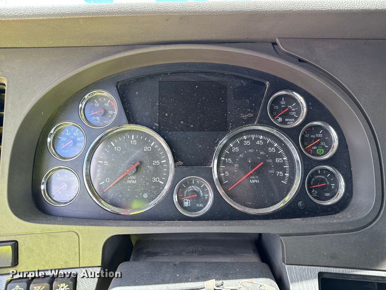 image for item YA1016 2016 Kenworth T680 semi truck