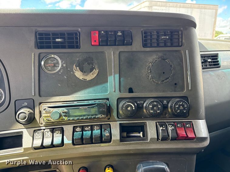 image for item YA1016 2016 Kenworth T680 semi truck