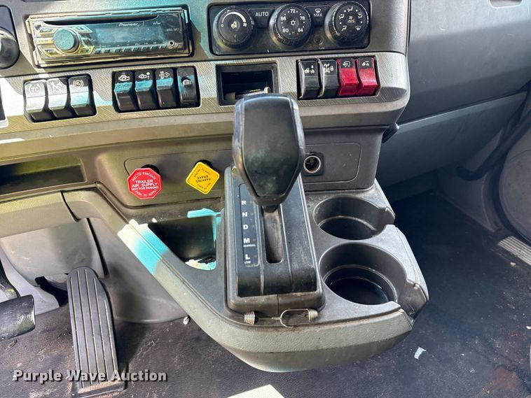 image for item YA1016 2016 Kenworth T680 semi truck