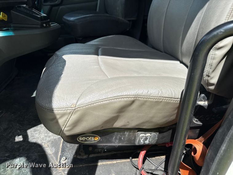 image for item YA1016 2016 Kenworth T680 semi truck