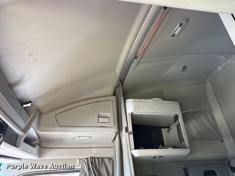 image for item YA1016 2016 Kenworth T680 semi truck