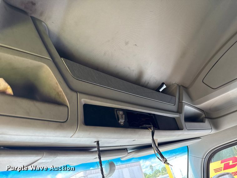 image for item YA1016 2016 Kenworth T680 semi truck