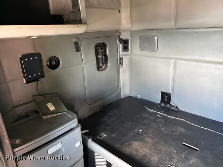 image for item YA1016 2016 Kenworth T680 semi truck