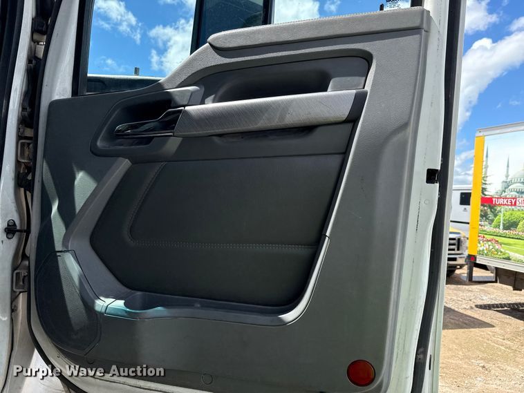 image for item YA1016 2016 Kenworth T680 semi truck