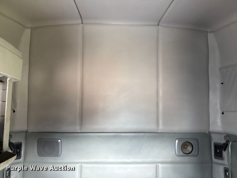 image for item YA1016 2016 Kenworth T680 semi truck