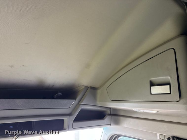 image for item YA1016 2016 Kenworth T680 semi truck