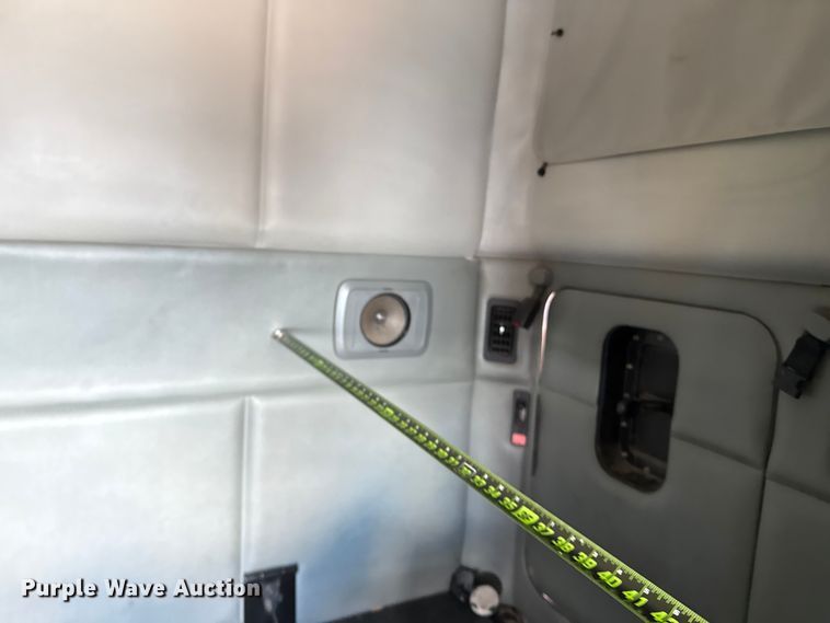 image for item YA1016 2016 Kenworth T680 semi truck