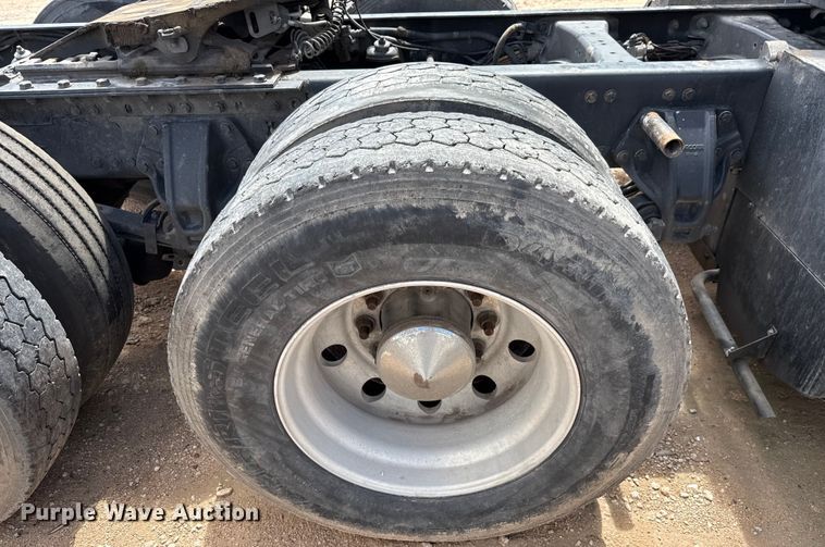 image for item YA1016 2016 Kenworth T680 semi truck