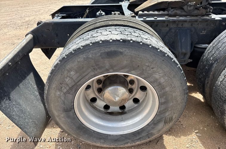 image for item YA1016 2016 Kenworth T680 semi truck