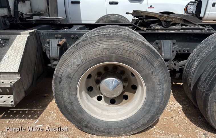 image for item YA1016 2016 Kenworth T680 semi truck