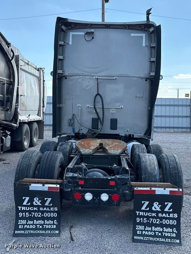 image for item YA1025 2017 Kenworth T680 semi truck