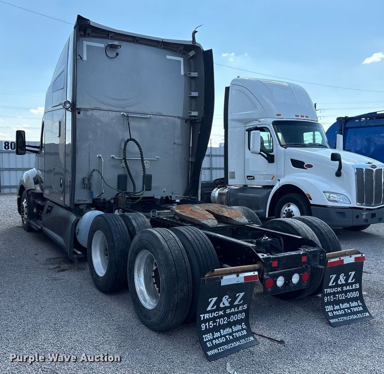 image for item YA1025 2017 Kenworth T680 semi truck