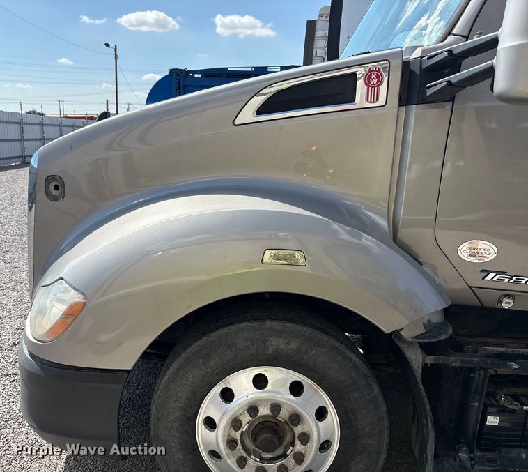image for item YA1025 2017 Kenworth T680 semi truck