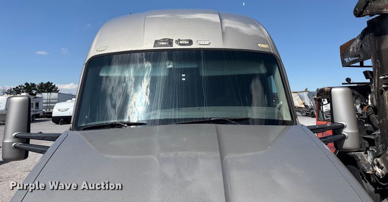 image for item YA1025 2017 Kenworth T680 semi truck