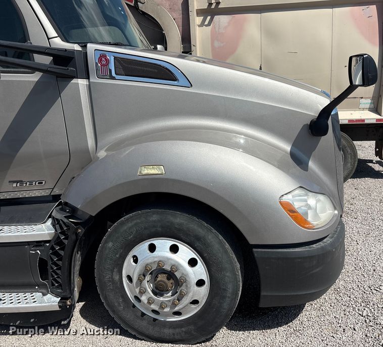 image for item YA1025 2017 Kenworth T680 semi truck
