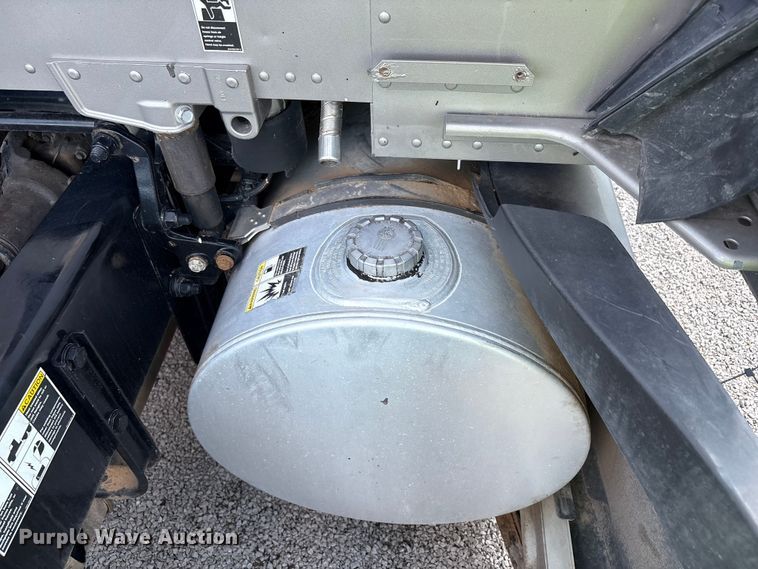 image for item YA1025 2017 Kenworth T680 semi truck