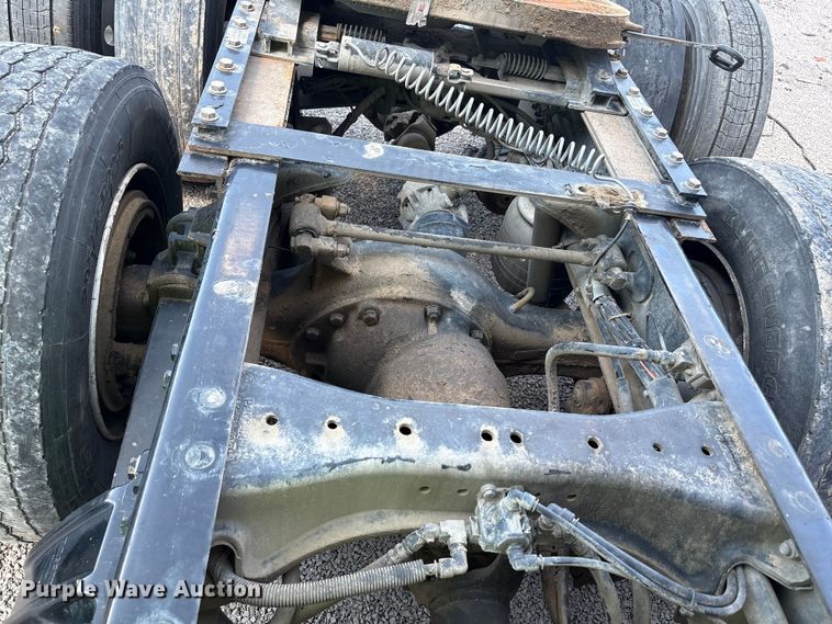 image for item YA1025 2017 Kenworth T680 semi truck