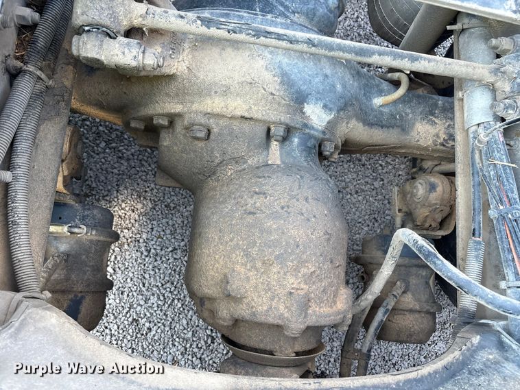 image for item YA1025 2017 Kenworth T680 semi truck