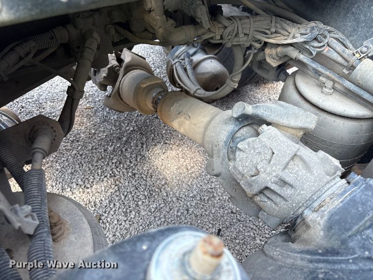 image for item YA1025 2017 Kenworth T680 semi truck