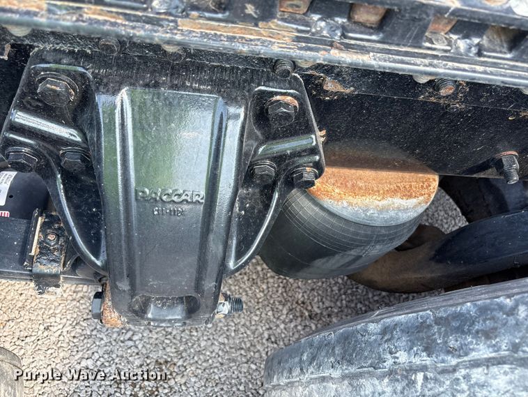 image for item YA1025 2017 Kenworth T680 semi truck