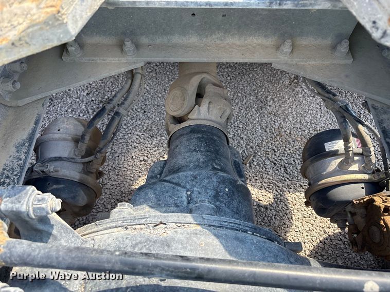 image for item YA1025 2017 Kenworth T680 semi truck