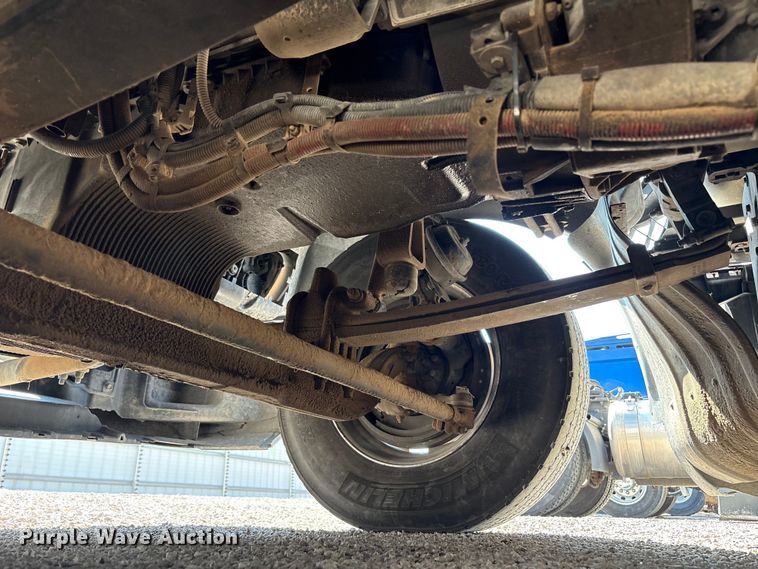 image for item YA1025 2017 Kenworth T680 semi truck