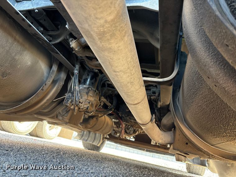 image for item YA1025 2017 Kenworth T680 semi truck