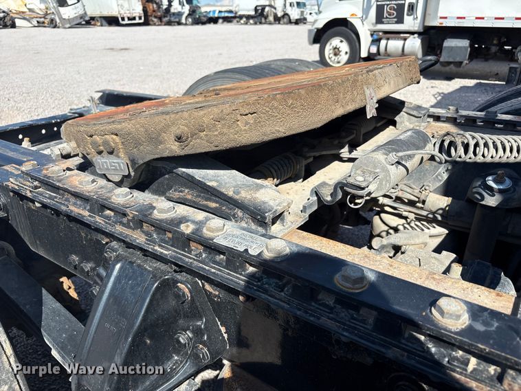 image for item YA1025 2017 Kenworth T680 semi truck