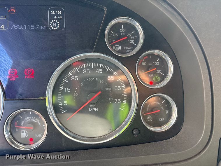 image for item YA1025 2017 Kenworth T680 semi truck