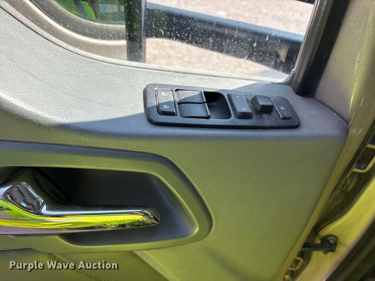 image for item YA1025 2017 Kenworth T680 semi truck