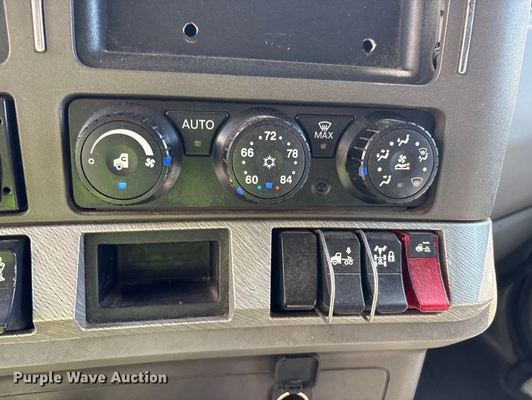 image for item YA1025 2017 Kenworth T680 semi truck