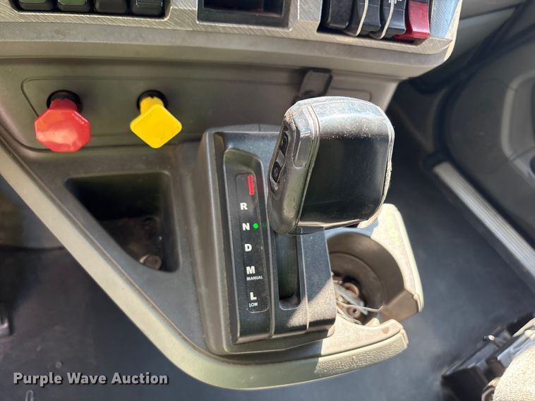 image for item YA1025 2017 Kenworth T680 semi truck