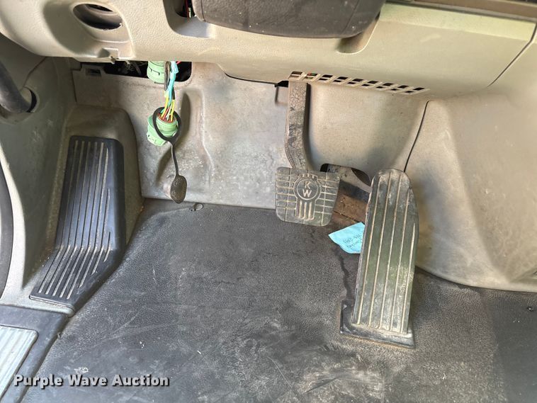 image for item YA1025 2017 Kenworth T680 semi truck