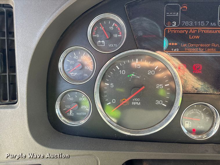 image for item YA1025 2017 Kenworth T680 semi truck