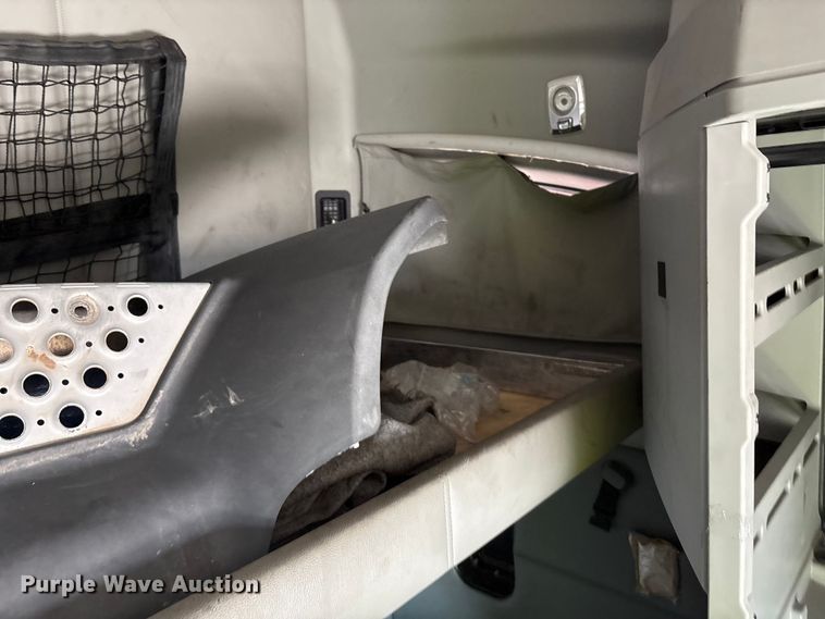 image for item YA1025 2017 Kenworth T680 semi truck