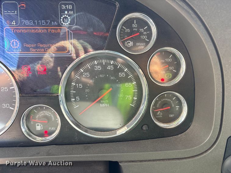 image for item YA1025 2017 Kenworth T680 semi truck