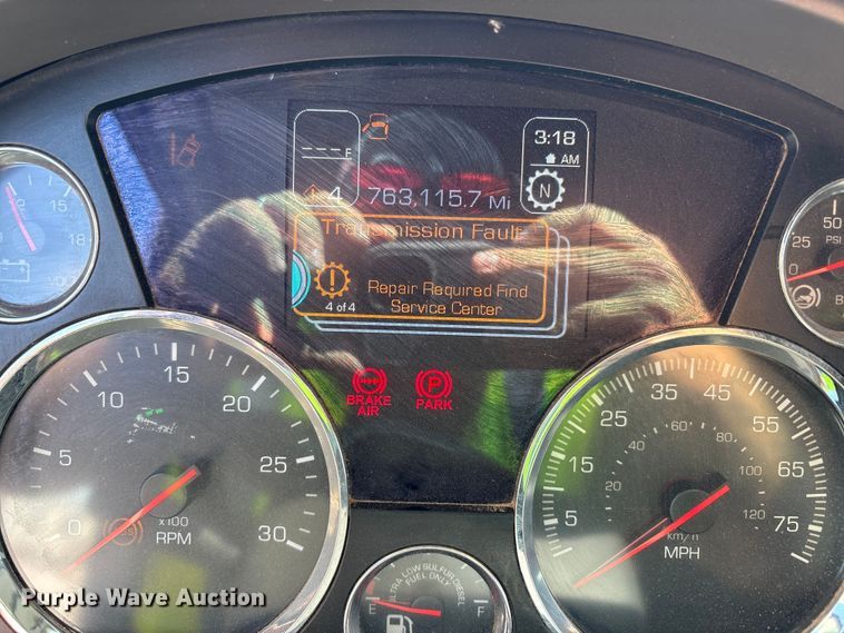 image for item YA1025 2017 Kenworth T680 semi truck