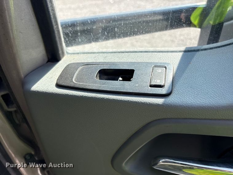 image for item YA1025 2017 Kenworth T680 semi truck