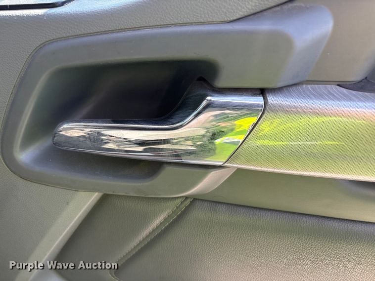 image for item YA1025 2017 Kenworth T680 semi truck